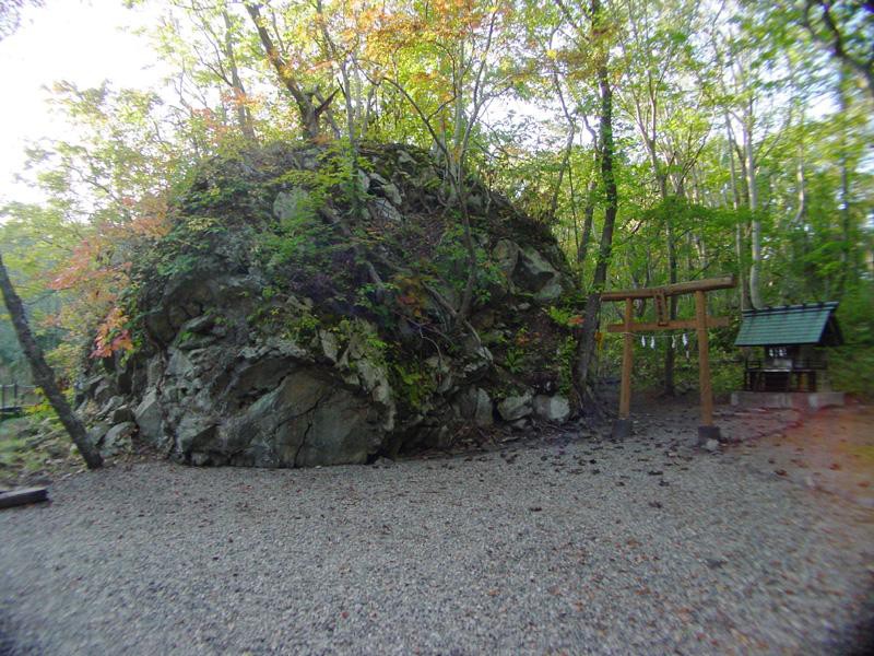 駒ケ岳神社の岩石