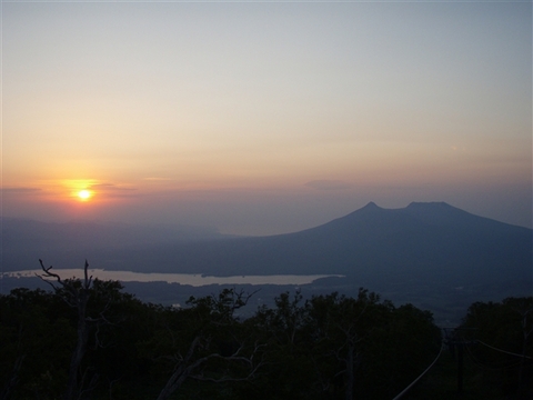 夕景の大沼、駒ケ岳_R.jpg