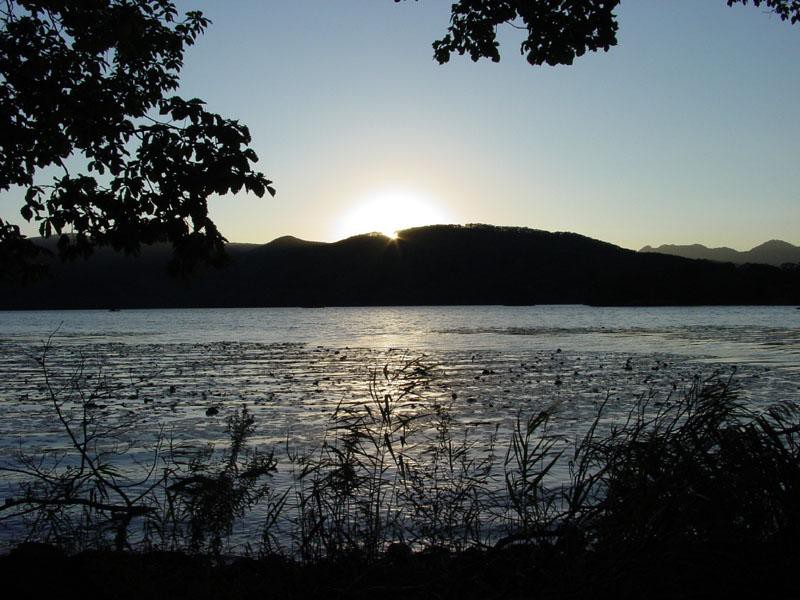 ベンチ付近からの夕日